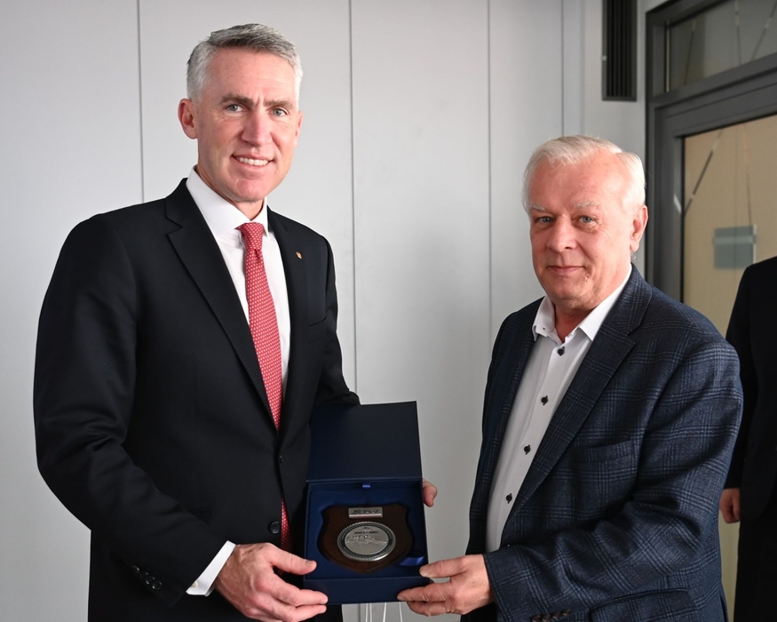 Coulter, CEO of Hanwha Aerospace, Conducts First On-Site Management in Poland Since Taking Office, Bolstering Partnerships