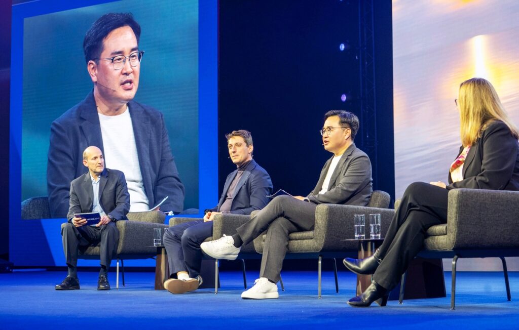 Samsung Display Bets Big on OLED as the Future of Mobility