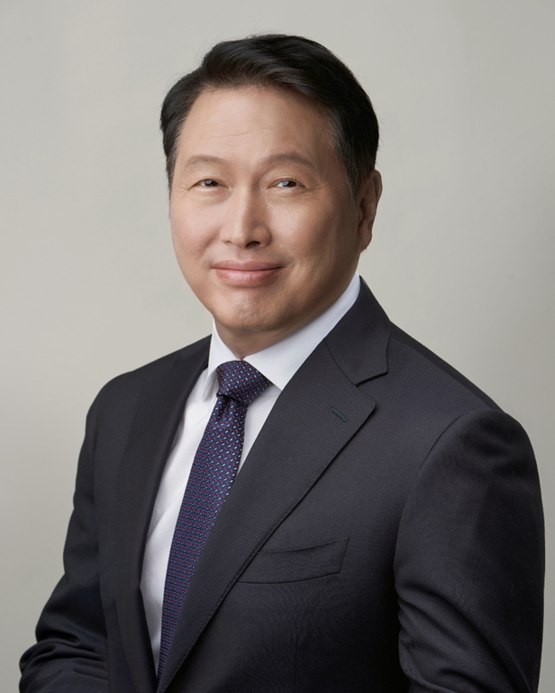SK Group Chairman Chey Choi heads to U.S., vows to focus on economy after divorce ruling