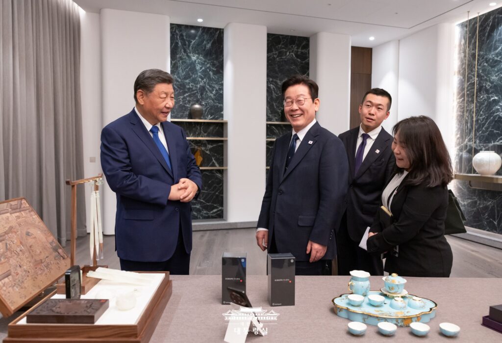 Xi’s Smartphone Gift Carries a Subtle Message About Tech Dependence