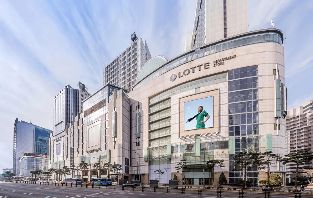 Foreign Tourists Fueled by Global K-Culture Boom Drive Record Quarter for South Korea’s Department Stores